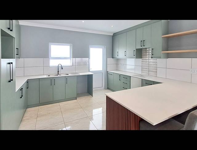 3 BEDROOM HOUSE FOR SALE IN GOLDEN MILE